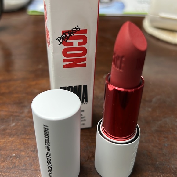 Uoma Matte Lipstick in color Diana - Picture 3 of 4